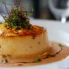 Flan au crabe sauce ciboulette