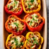 Poivrons farcis classiques garnis de viande et légumes colorés