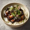 Aubergine Teriyaki préparée avec des ingrédients frais et savoureux