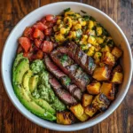 Meilleure recette de bol de steak, avocat et maïs grillé avec sauce à la crème de coriandre, recette facile, recette PDF imprimable, téléchargement fait maison.