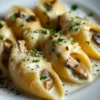 Conchiglioni farcis aux champignons et ricotta, plat savoureux et réconfortant.