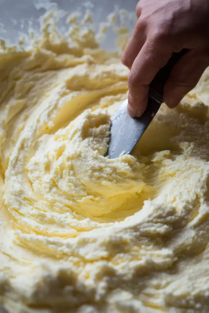L'Art des Gâteaux Moelleux : Secrets et Recettes pour Réussir à Tous les Coups 8 Mélange Délicat