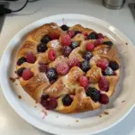 Gâteau de Croissant aux Baies pour le Petit Déjeuner