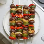 Kebabs de légumes grillés sains