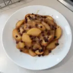 Cake with apple compote and chocolate chips
